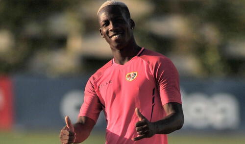 Luis Advíncula fue parte de la campaña 'Ponte la camiseta' de los seleccionados. Foto: Rayo Vallecano. Luis Advíncula fue parte de la campaña 'Ponte la camiseta' de los seleccionados. Foto: Rayo Vallecano.