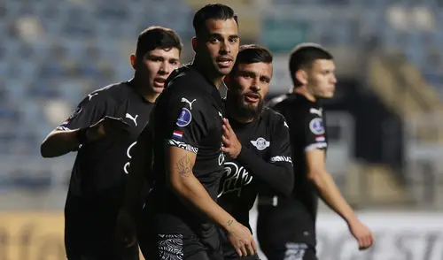 Cristian Báez marcó de penal ante Palestino. Foto: EFE