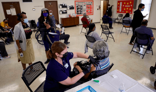 El gobernador de California explicó que 15 millones del monto total se repartirán entre 10 ganadores el próximo 15 de junio. Foto: AFP