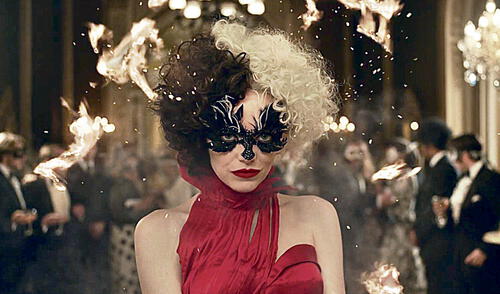 Diabla a la moda. Emma Stone revitaliza el personaje de Cruella de Vil para los nuevos tiempos.