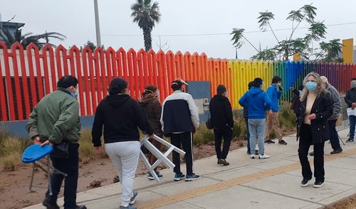 Personas piden mejor organización al Minsa. Foto: Maria Pia Ponce / URPI -LR Personas piden mejor organización al Minsa. Foto: Maria Pia Ponce / URPI -LR