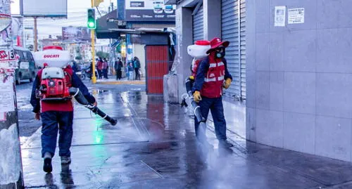 Trabajadores de limpieza están expuestos al contagio. Foto: Municipalidad de Arequipa Trabajadores de limpieza están expuestos al contagio. Foto: Municipalidad de Arequipa