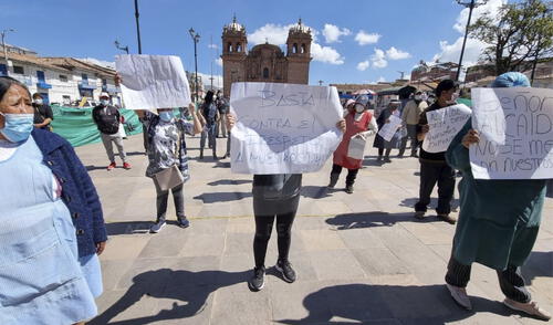 Protestantes llevaron sus carteles para exigir una respuesta de municipio. Foto: ADN Perú