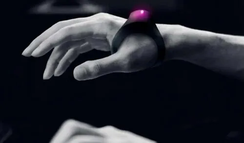 Si llegan a recaudar fondos, la pulsera se pondría a la venta en marzo de 2022. Foto: Sony Si llegan a recaudar fondos, la pulsera se pondría a la venta en marzo de 2022. Foto: Sony