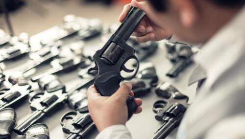 Esta restricción excluye al personal que se encuentra brindando los servicios de seguridad privada. Foto: Sucamec