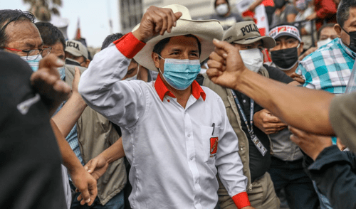 Pedro Castillo acompañado de sus simpatizantes. Foto: Aldair Mejía / La República