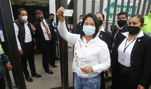 Keiko Fujimori emitió su voto en el colegio IE 7086 Los Precursores, ubicado en Surco. Foto: Marco Cotrina/La República