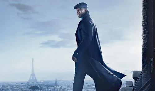 En la vida real, Sy, que inició siendo un comediante,considera que probablemente el hecho de estar siempre en la mira de todos hizo que se convirtiera en actor.