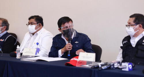 Autoridades se encuentran reunidos en la Cámaras de Comercio e Industria de Arequipa. Foto: Oswald Charca / La República
