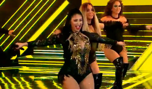 Pamela Franco llegó al escenario al lado de sus compañeras de la agrupación de cumbia Alma bella. Foto: captura América TV
