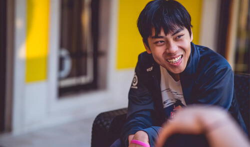 El australiano se retira de las canchas digitales con tan solo 21 años. Foto: OG.GG