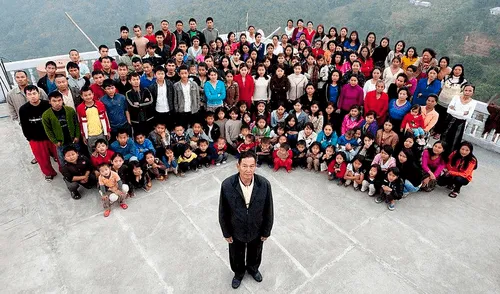 Zionnghaka Chana, polígamo y líder de una secta, tenía 38 esposas, 89 hijos y 36 nietos. Foto: difusión Zionnghaka Chana, polígamo y líder de una secta, tenía 38 esposas, 89 hijos y 36 nietos. Foto: difusión