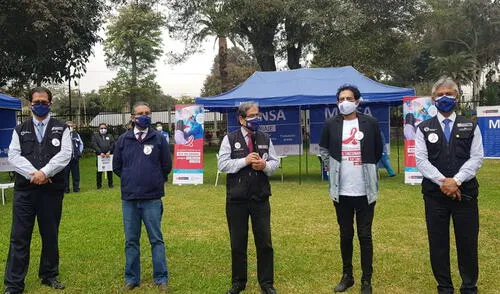 Ministro de Salud estuvo acompañado de su equipo y el actor cómico Ernesto Pimentel. Foto: Gianella Aguirre/URPI-LR Ministro de Salud estuvo acompañado de su equipo y el actor cómico Ernesto Pimentel. Foto: Gianella Aguirre/URPI-LR