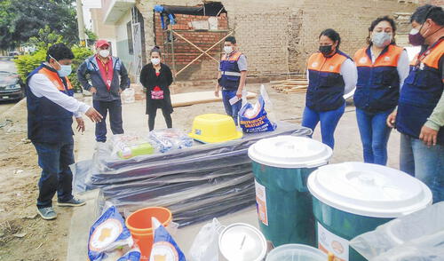 Entrega de ayuda se hizo a los familiares de las personas directamente afectadas. Foto: Municipalidad de La Victoria