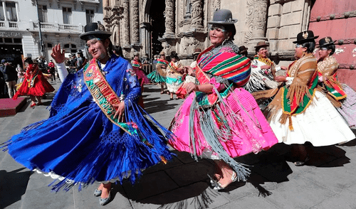 Las ganadoras del certamen participarán en las actividades protocolares, cívicas, folclóricas y culturales. Foto: EFE