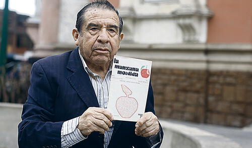 Carlos se sintió un pez en el agua no solo para escribir, entre otros poemarios, Primer destino, Gracias amor, Señor de Marbella, sino también para promover la poesía. Foto: difusión Carlos se sintió un pez en el agua no solo para escribir, entre otros poemarios, Primer destino, Gracias amor, Señor de Marbella, sino también para promover la poesía. Foto: difusión