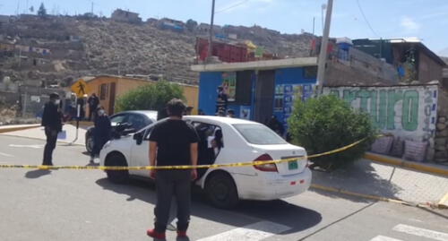 Policía los encontró en el momento en que retiraban de un carro, un televisor robado. Foto: captura video HBA Noticias Policía los encontró en el momento en que retiraban de un carro, un televisor robado. Foto: captura video HBA Noticias