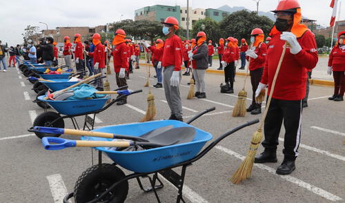 Nuevo personal que trabaje en la limpieza y acondicionamiento de la av. Cahuide. Foto: Prensa La Esperanza Nuevo personal que trabaje en la limpieza y acondicionamiento de la av. Cahuide. Foto: Prensa La Esperanza