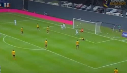 Caicedo anotó en propia puerta. Foto: captura/DirecTV Sports Caicedo anotó en propia puerta. Foto: captura/DirecTV Sports