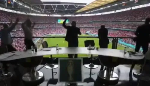 Gary Lineker y Rio Ferdinand son parte del staff que comenta los partidos. Foto: BBC