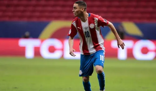 Almirón se lesionó en el duelo ante Uruguay por el grupo A de la Copa América 2021. Foto: selección paraguaya