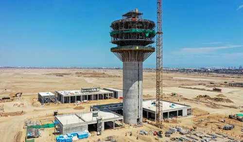 La segunda pista de aterrizaje y la nueva torre de control entrarían en operación en el primer trimestre del 2023, tras el equipamiento de la nueva torre de control por parte de Corpac. Foto: MTC