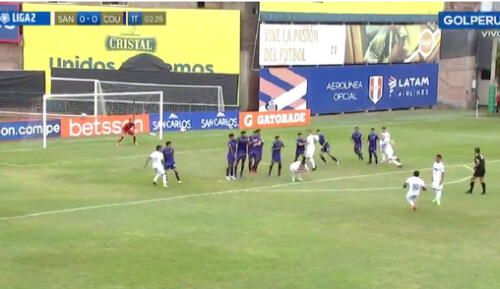 Carlos Preciado abrió la cuenta desde un tiro libre. Foto: Gol Perú Carlos Preciado abrió la cuenta desde un tiro libre. Foto: Gol Perú