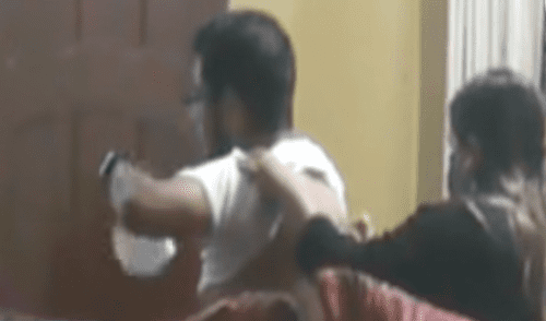 Mujer no realizaba pruebas de descarte y recetaba fármacos. Foto: Panamericana/captura