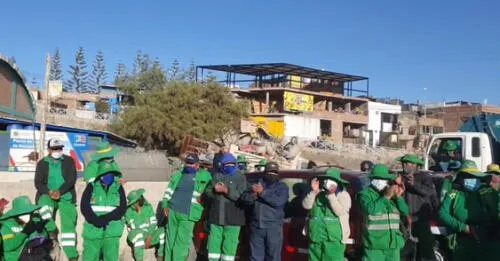 Los obreros realizaron este martes una protesta en los exteriores del depósito municipal de Paucarpata. Foto: captura video HBA Noticias