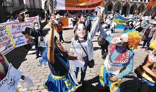 Rechazo. En Arequipa manifestantes cuestionaron que Keiko Fujimori haya trabado la proclamación de lista ganadora. Rechazo. En Arequipa manifestantes cuestionaron que Keiko Fujimori haya trabado la proclamación de lista ganadora.