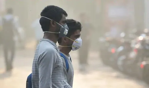 Los barrios más contaminados se asociaron con una mayor gravedad de la COVID-19. Foto referencial: Biplov Bhuyan/ HT PHOTO