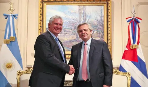 El presidente de Cuba, Miguel Díaz-Canel (izquierda), y su homólogo argentino, Alberto Fernández (derecha), en una reunión en la Casa Rosada. Foto: Presidencia de Argentina/referencial