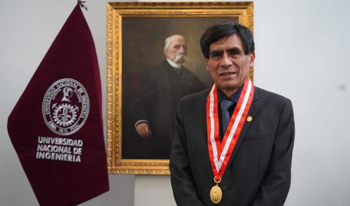 Rector encargado ostenta el grado de doctor por la Universidade Estadual do Norte Fluminense. Foto: UNI Rector encargado ostenta el grado de doctor por la Universidade Estadual do Norte Fluminense. Foto: UNI
