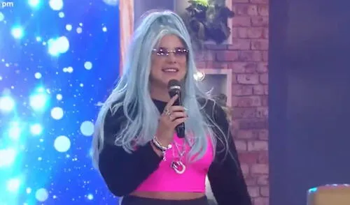 La modelo debutó como cantante en el programa En boca de todos. Foto: Captura / América TV La modelo debutó como cantante en el programa En boca de todos. Foto: Captura / América TV