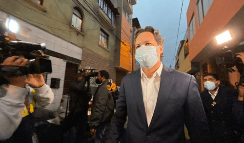 Salaverry se reunió la tarde de este martes con el virtual presidente electo, Pedro Castillo. Foto: Raúl Egusquiza/URPI-LR Salaverry se reunió la tarde de este martes con el virtual presidente electo, Pedro Castillo. Foto: Raúl Egusquiza/URPI-LR