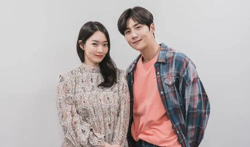 Shin Min Ah y Kim Seon Ho en la primera lectura del guion de su nuevo K-drama. Foto: tvN