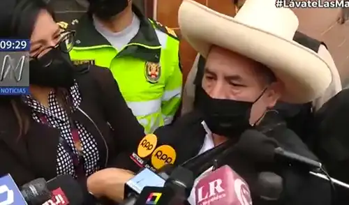 Ronderos llegaron hasta vivienda de Pedro Castillo para presentar propuesta. Foto: Canal N. Ronderos llegaron hasta vivienda de Pedro Castillo para presentar propuesta. Foto: Canal N.