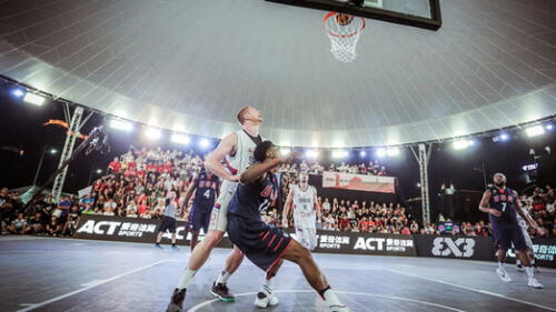 El baloncesto 3x3 es una disciplina que se juega con 3 personas por cada equipo, y una sola canasta. Foto: Marca
