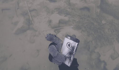 La propietaria afirmó que el micrófono del iPhone 11 no funciona y el parlante suena raro. Foto: captura de YouTube La propietaria afirmó que el micrófono del iPhone 11 no funciona y el parlante suena raro. Foto: captura de YouTube