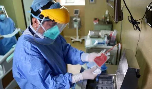 Especialista recalcó que el tratamiento es completamente gratis para los pacientes de escasos recursos económicos. Foto: INEN Especialista recalcó que el tratamiento es completamente gratis para los pacientes de escasos recursos económicos. Foto: INEN