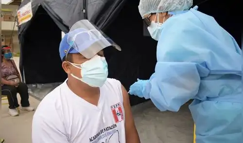 Inmunización de personas con edades entre los 43 y 49 años será del 6 al 8 de agosto en Lambayeque. Foto: Geresa.