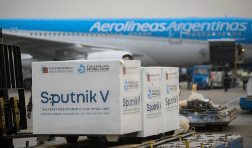 En total, Rusia ha establecido asociaciones de producción de su vacuna en 14 países. Foto: AFP