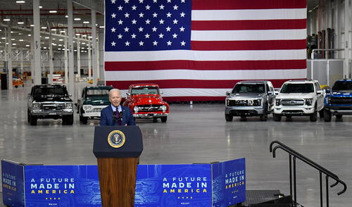En 2020 los vehículos eléctricos representaron solo el 2% de las ventas de coches nuevos en EE. UU. frente al 10% en Europa. Foto: AFP