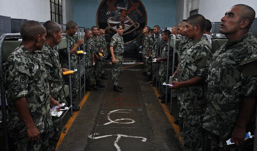 El servicio militar dejó de ser obligatorio en el año 2000. Hasta entonces, muchos jóvenes de los sectores más pobres eran reclutados a la fuerza en las llamadas "levas". Foto: La República. El servicio militar dejó de ser obligatorio en el año 2000. Hasta entonces, muchos jóvenes de los sectores más pobres eran reclutados a la fuerza en las llamadas "levas". Foto: La República.