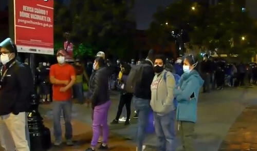 Ciudadanos no respetaban la distancia social. Foto: captura TV Perú Ciudadanos no respetaban la distancia social. Foto: captura TV Perú