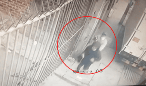 Ladrones fueron captados por cámara de seguridad. Foto: cortesía de la familia Ladrones fueron captados por cámara de seguridad. Foto: cortesía de la familia