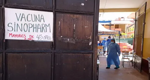 En Puno aplican la vacuna de Sinopharm a adultos mayores de 45 años. Foto: Juan Carlos Cisneros/La República
