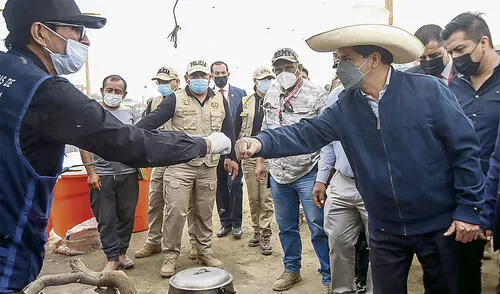 Visita. Presidente Castillo estuvo en San Lorenzo, donde llevó 19 millones de soles para las familias afectadas por el sismo. Foto: difusión
