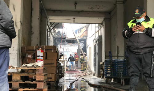 Aproximadamente seis unidades de los hombres de rojo fueron a la zona. Foto: Gianella Aguirre/URPI-LR Aproximadamente seis unidades de los hombres de rojo fueron a la zona. Foto: Gianella Aguirre/URPI-LR