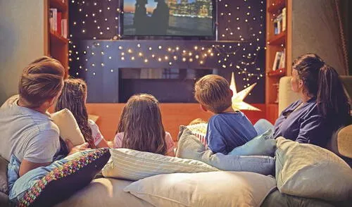 Una opción por el Día del Niño es quedarse en casa viendo una película. Foto: difusión